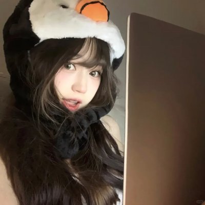 三个带面纱的女子